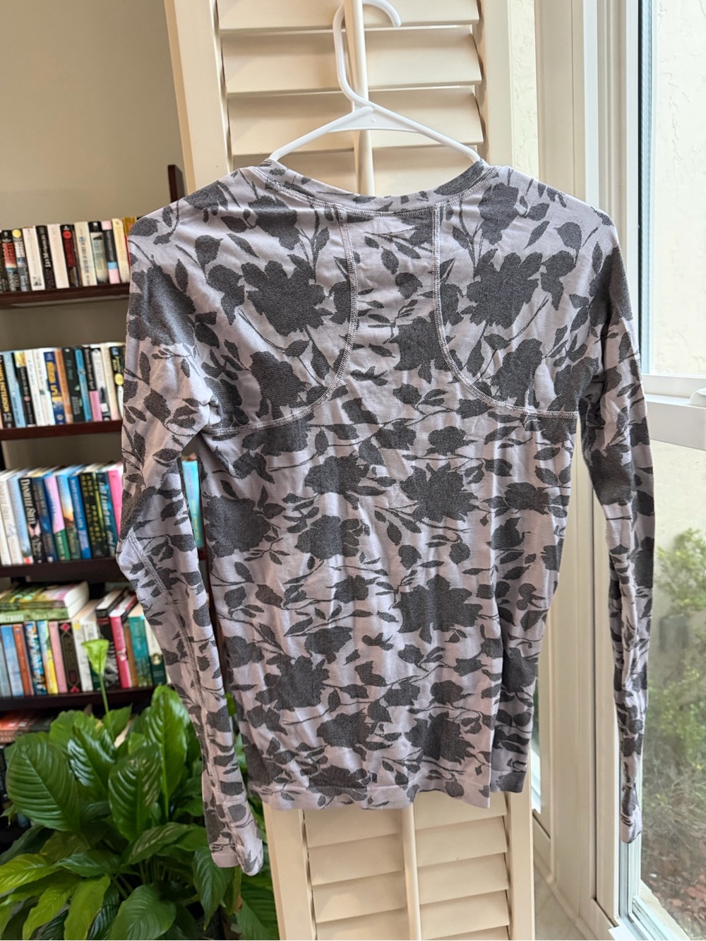 Athleta Light Gray and Dark Gray Floral Long Sleeve Crew